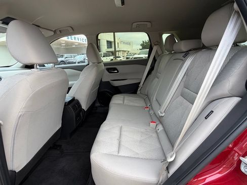 Used 2025 Nissan Rogue SV FWD image 17