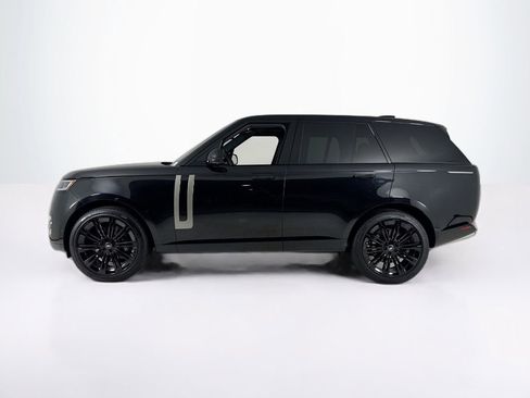 Used 2025 Land Rover Range Rover SE AWD/4WD image 2