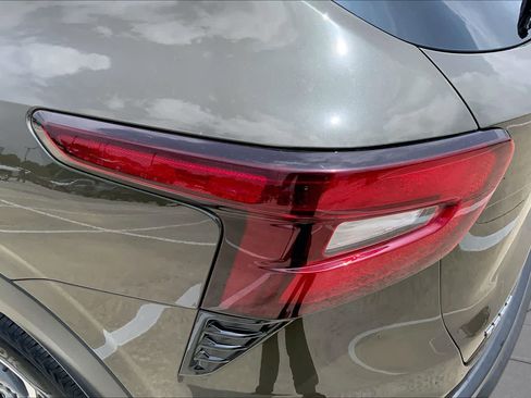 Certified 2024 Chevrolet Trax LT w/ Sunroof Package FWD image 28