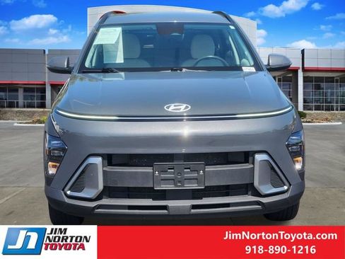 Used 2025 Hyundai Kona SEL AWD/4WD image 2