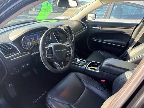 Used 2019 Chrysler 300 Limited AWD/4WD image 11