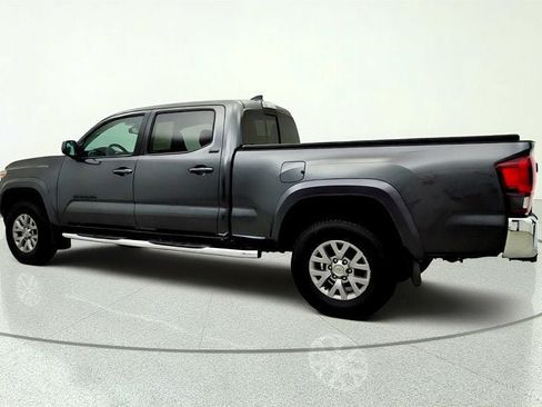 Used 2019 Toyota Tacoma SR5 AWD/4WD image 7