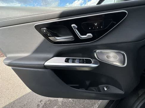 Used 2025 Mercedes-Benz GLC 300 4MATIC image 17