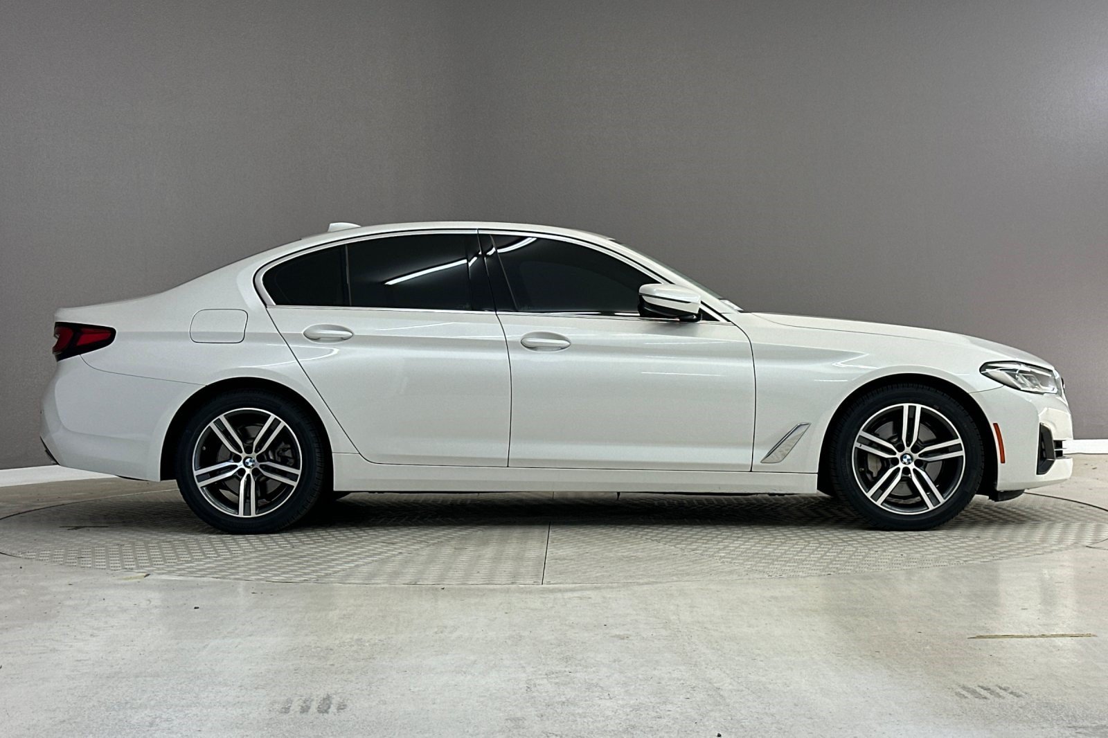 Certified 2023 BMW 530i w/ Convenience Package RWD image 7