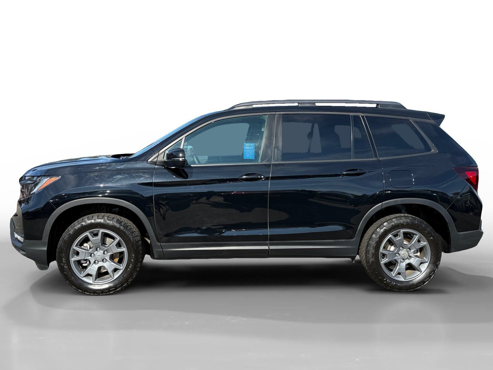 Used 2024 Honda Passport TrailSport image 2