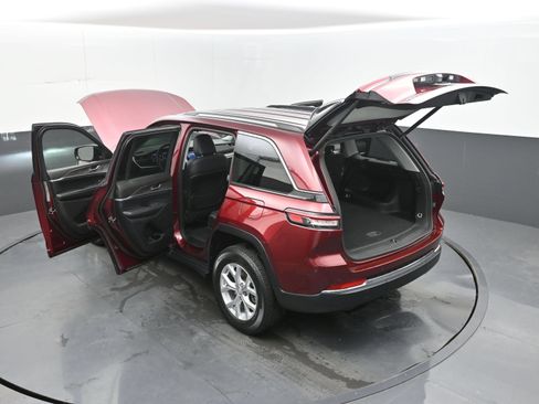 Used 2023 Jeep Grand Cherokee Limited AWD/4WD image 45