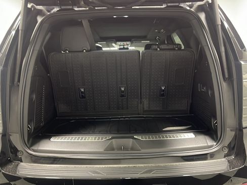 Used 2025 Chevrolet Tahoe High Country AWD/4WD image 17