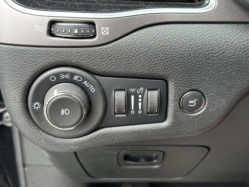 Used 2022 Jeep Cherokee Limited w/ Elite Package AWD/4WD image 21