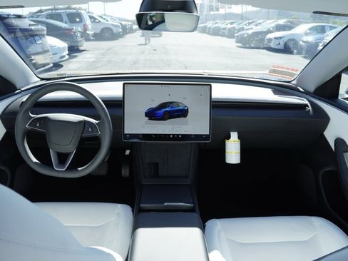 Used 2025 Tesla Model 3 Long Range image 17