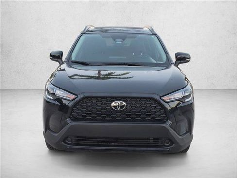 Used 2023 Toyota Corolla Cross LE w/ Moonroof Package FWD image 2