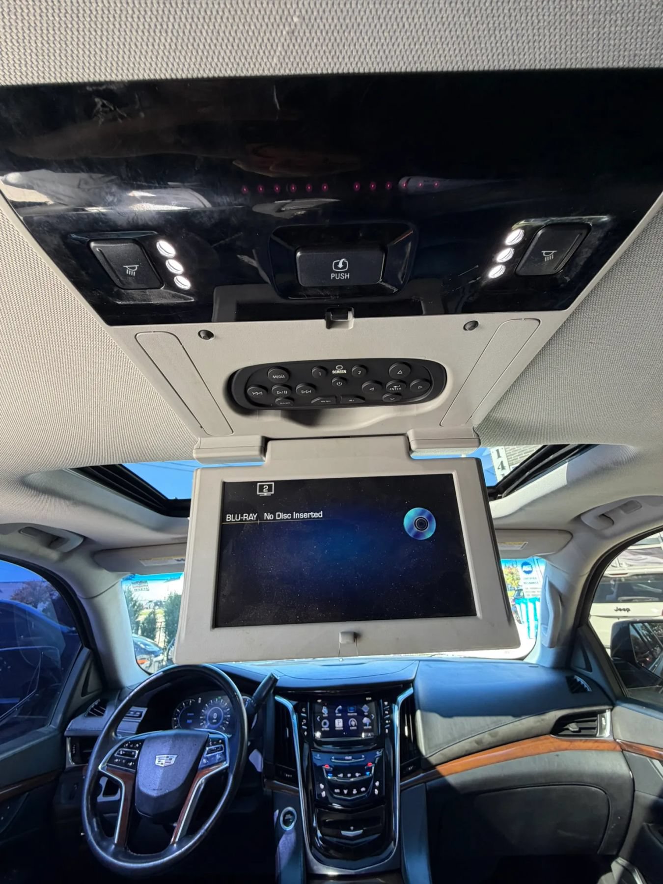 Used 2016 Cadillac Escalade Premium RWD image 19