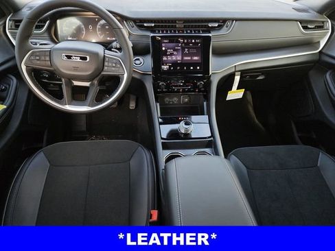 New 2025 Jeep Grand Cherokee Laredo RWD image 5