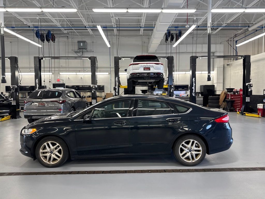Used 2014 Ford Fusion SE FWD image 8