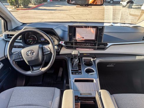 New 2026 Toyota Sienna LE FWD image 15