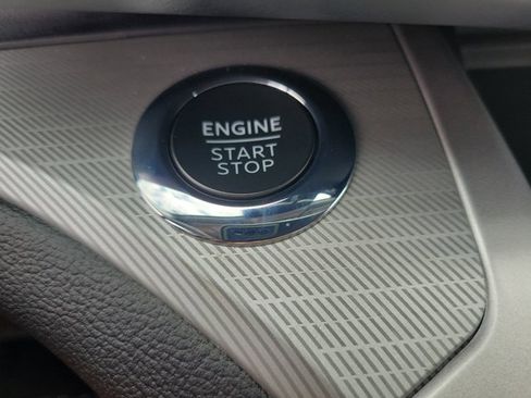 Certified 2022 Ford Explorer XLT w/ Equipment Group 202A image 28