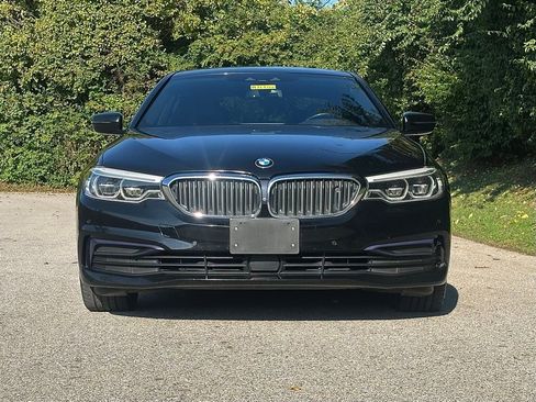 Used 2019 BMW 530i xDrive w/ Dynamic Handling Package image 3