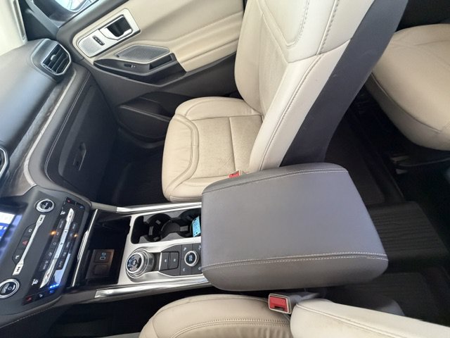 Used 2020 Ford Explorer Platinum w/ Premium Technology Package AWD/4WD image 12