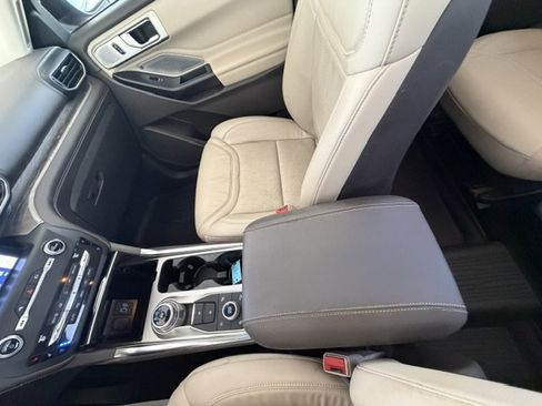 Used 2020 Ford Explorer Platinum w/ Premium Technology Package AWD/4WD image 12