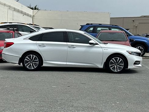 Used 2018 Honda Accord Touring image 2