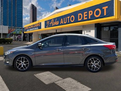 Used 2017 Ford Focus SEL FWD image 2