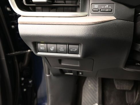 Used 2025 Toyota Grand Highlander AWD Hybrid image 32