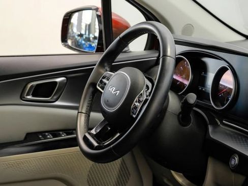 Used 2023 Kia Carnival LX FWD image 20