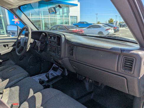 Used 2004 Chevrolet Silverado 2500 W/T AWD/4WD image 26