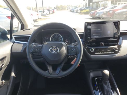 Used 2022 Toyota Corolla LE image 14