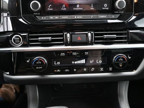 Used 2022 Nissan Pathfinder SV w/ SV Black Package FWD image 15