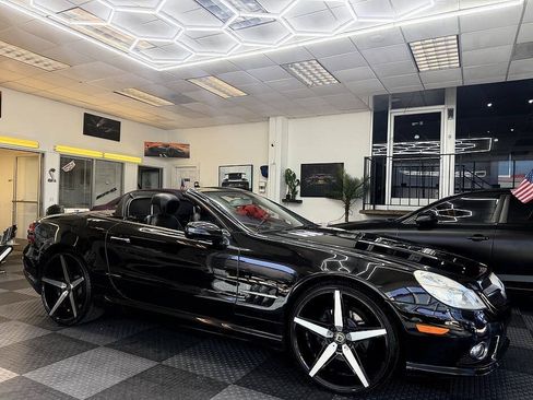 Used 2011 Mercedes-Benz SL 550 image 1