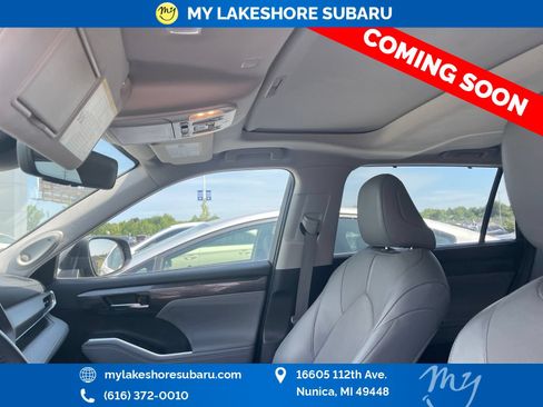 Used 2022 Toyota Highlander Limited AWD/4WD image 10
