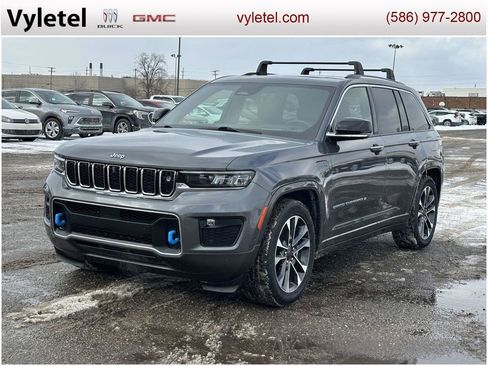 Used 2022 Jeep Grand Cherokee Overland w/ Advanced Protech Group III image 5