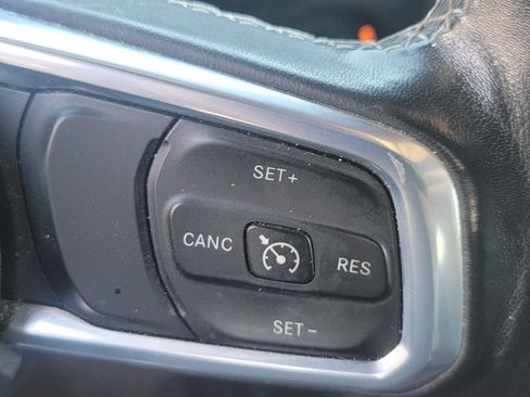 Used 2018 Jeep Wrangler Unlimited Sahara AWD/4WD image 24