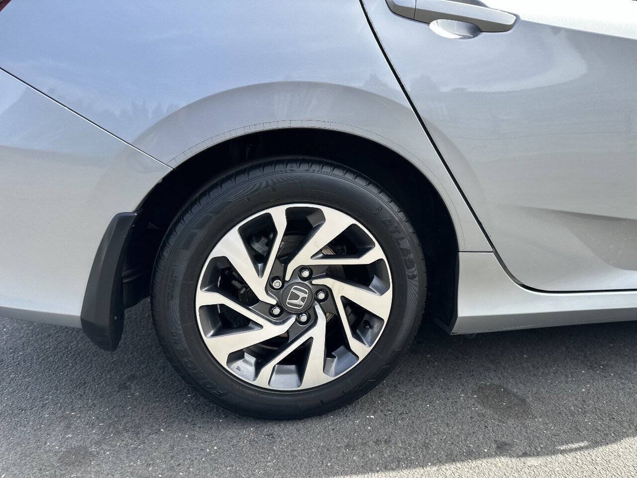 Used 2018 Honda Civic EX image 7