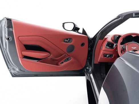 Used 2021 Aston Martin V8 Vantage Roadster image 18