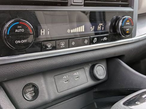 Used 2025 Nissan Rogue SV FWD image 22