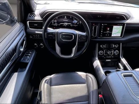 Used 2024 GMC Yukon Denali AWD/4WD image 5