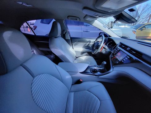 Used 2020 Toyota Camry SE image 8