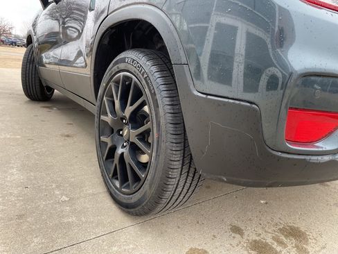 Used 2022 Chevrolet Trax LT w/ Premium Seat Package image 17