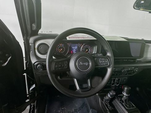 Certified 2024 Jeep Gladiator Sport image 19