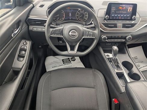 Used 2025 Nissan Altima 2.5 SV image 28