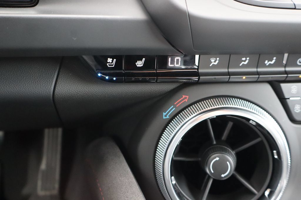 Used 2022 Chevrolet Camaro ZL1 RWD image 14