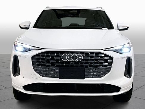 Used 2025 Audi Q5 Premium w/ Convenience Package image 4