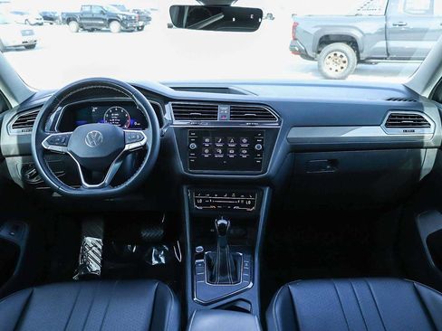 Used 2022 Volkswagen Tiguan SE FWD image 12
