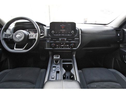 Used 2023 Nissan Pathfinder S image 9