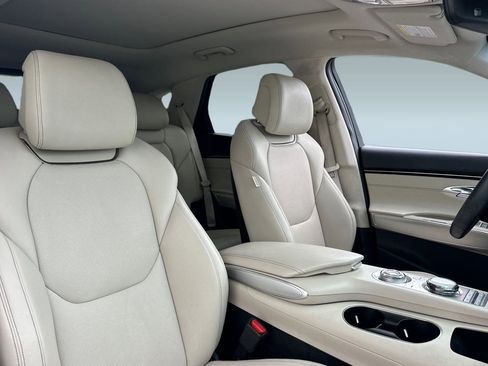 Used 2023 Genesis GV70 2.5T w/ Select Package image 30