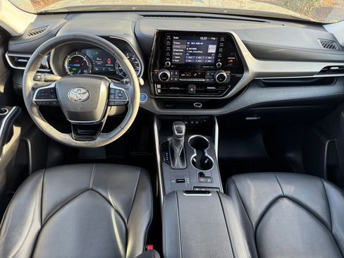 Used 2021 Toyota Highlander XLE image 27