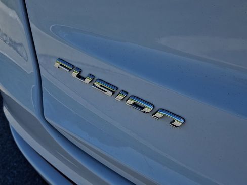 Used 2020 Ford Fusion SE FWD image 30