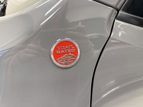 Used 2019 Jeep Renegade Trailhawk image 4