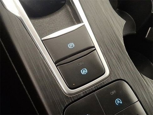 Used 2021 Ford Escape SE image 24